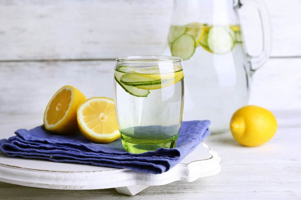 Quando bere acqua e limone i benefici per la salute